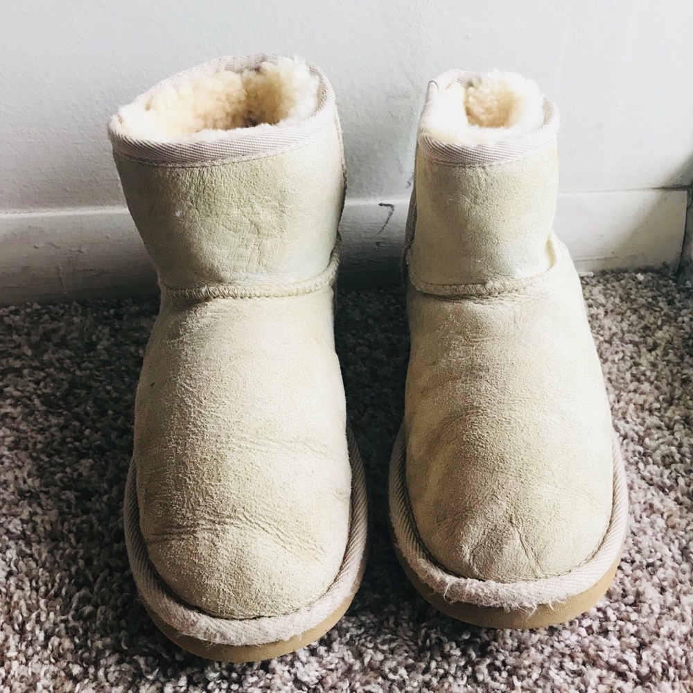 UGG Woman’s CLASSIC MINI II BOOT - Picture 2 of 8
